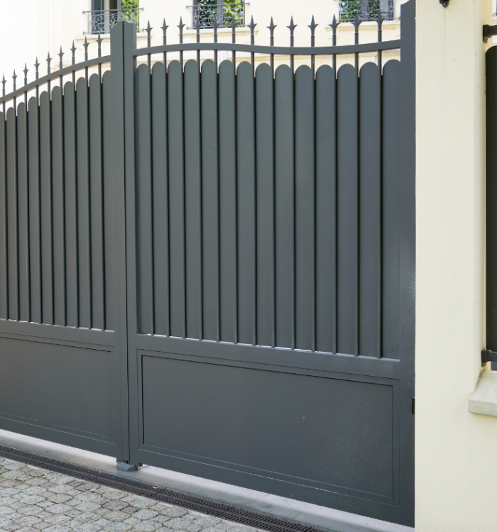 أبواب كاست المونيوم في الشارقة